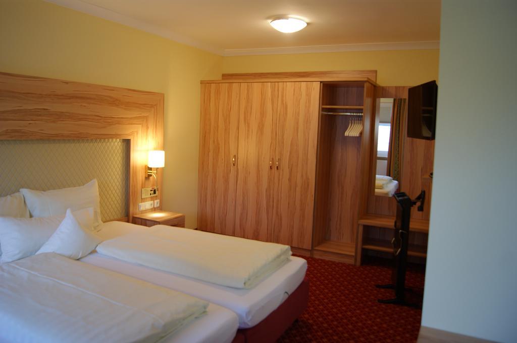 Kurhotel Kaiser Trajan Bad Goegging Room photo